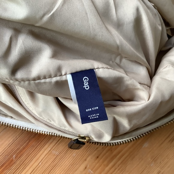 (Bin 4)  Gap zip up tote bag with sequins, Size OS - Picture 3 of 6